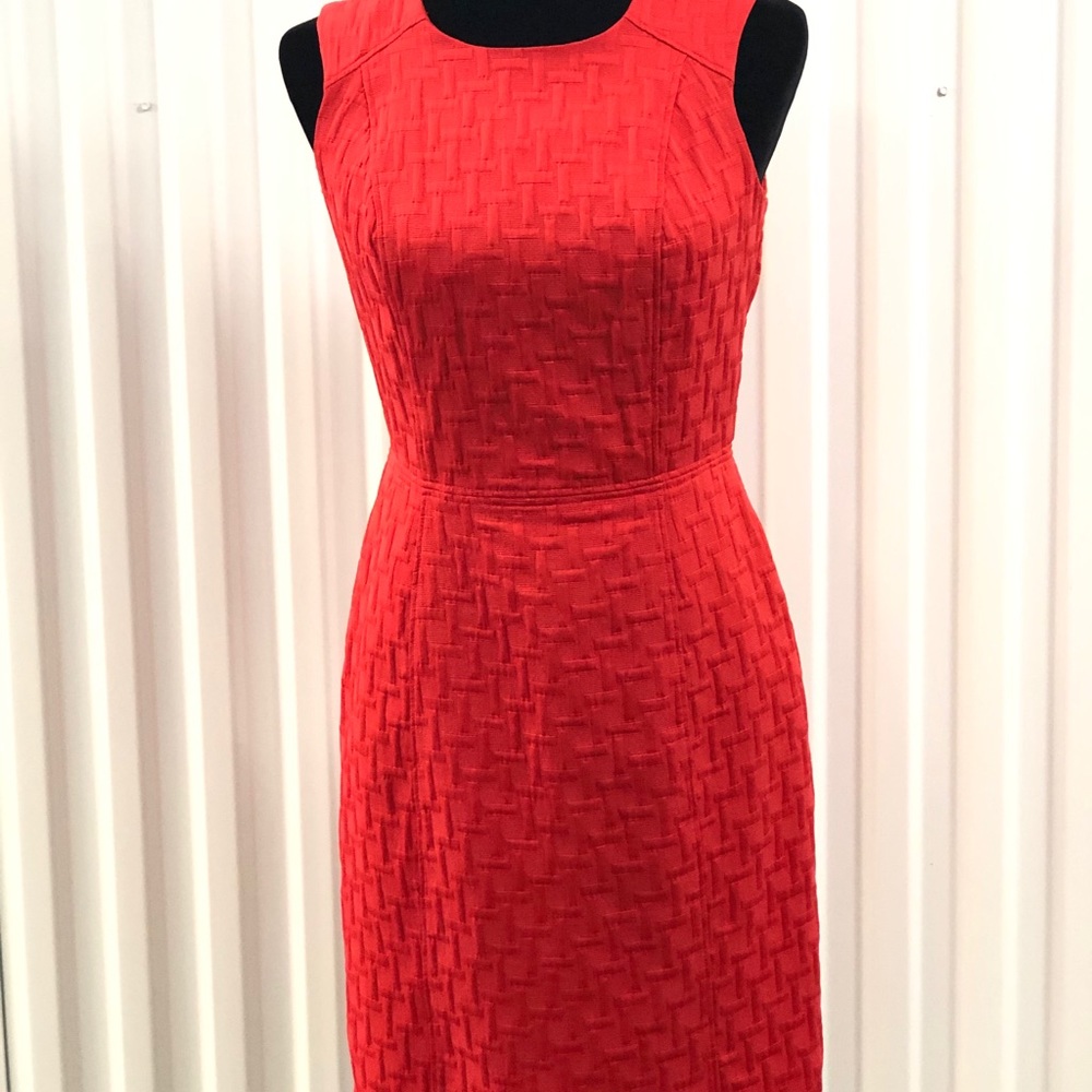 Banana Republic Sleeveless Red Sheath Silhouette. Preloved - Picture 3 of 9